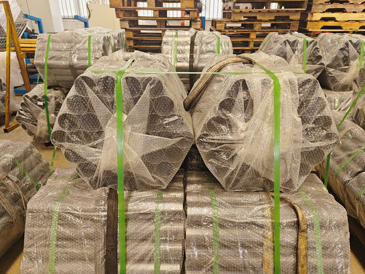 Beli Koil baja yang sudah dicat dengan ketebalan lapisan belakang 5-7μm, lebar 700-1250mm, dan ID koil 508/610mm untuk aplikasi industri online manufacture